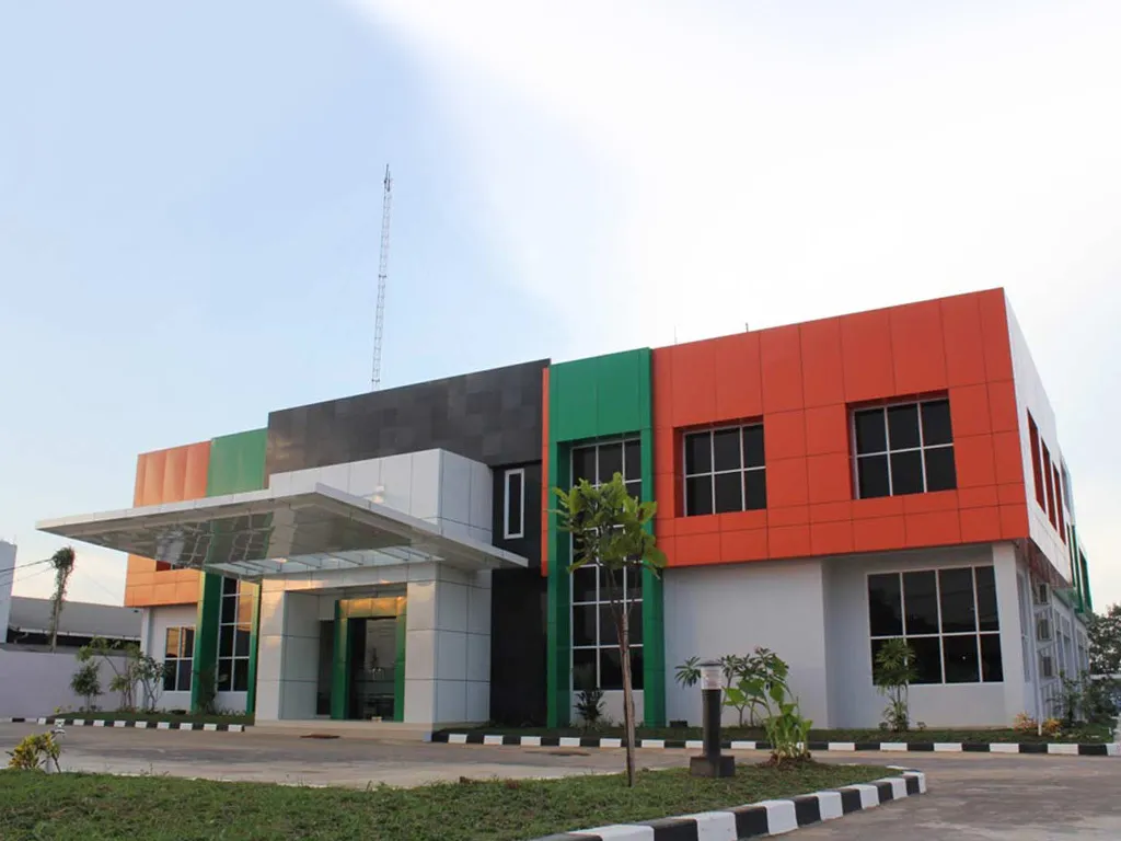 Kantor PTPN Mitra Ogan dengan Arsitektur Tropis Modern